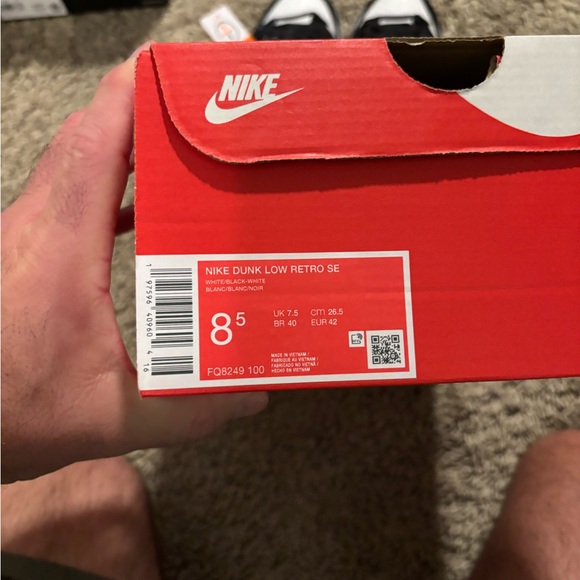 Nike Dunk Low Pandas. Never Worn Size 9.5. - Picture 4 of 4